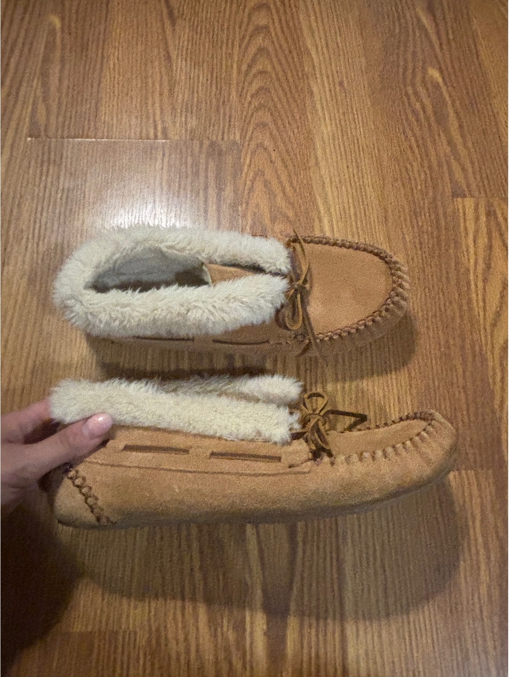 Minnetonka Tan Suede Comfy Moccasin Slippers- Size 9